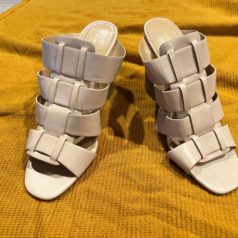 Express sandals size 10